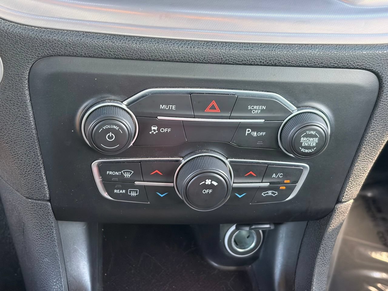 Used 2023 Dodge Charger SXT RWD image 25