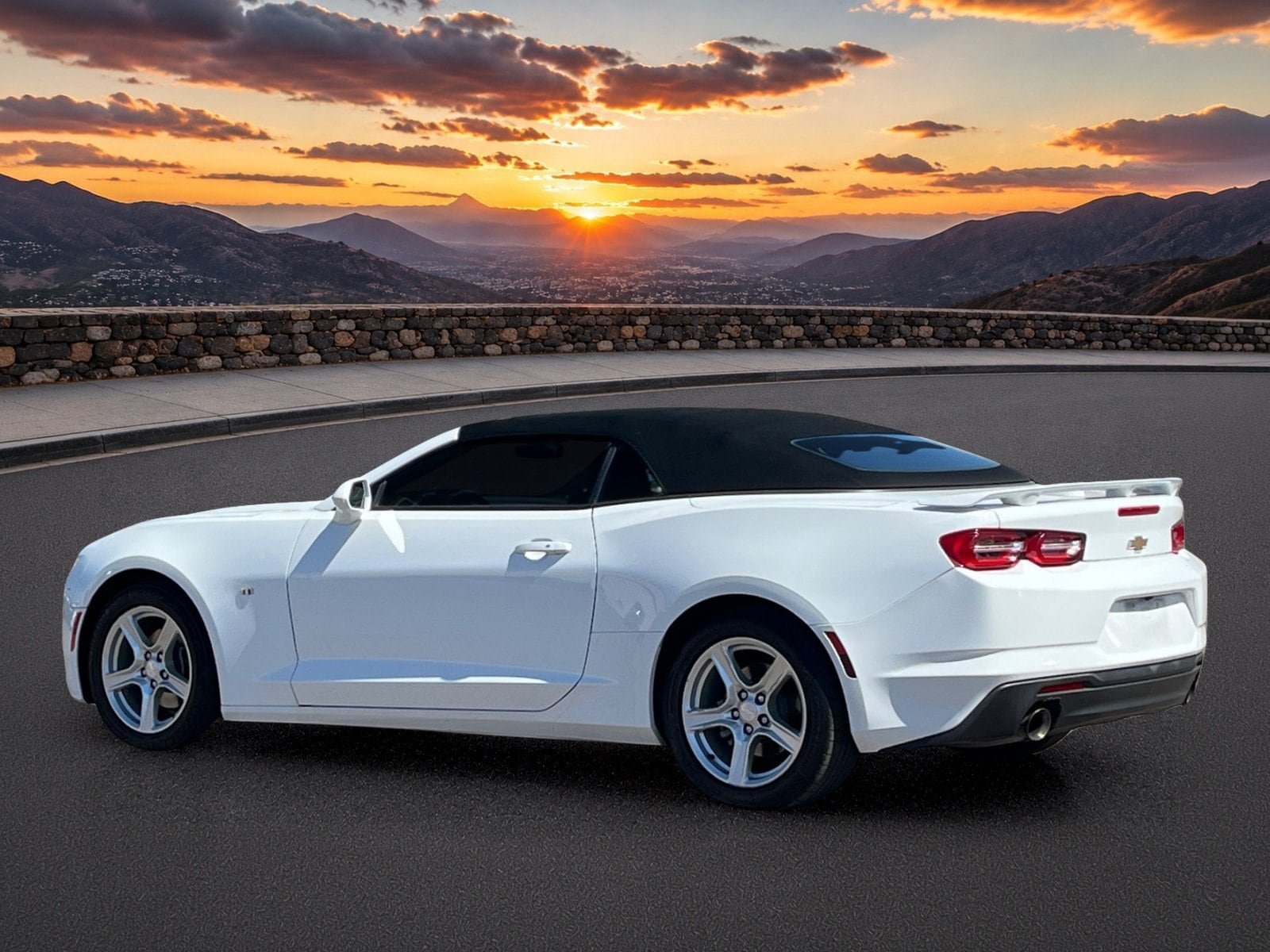 Used 2023 Chevrolet Camaro LT RWD image 4
