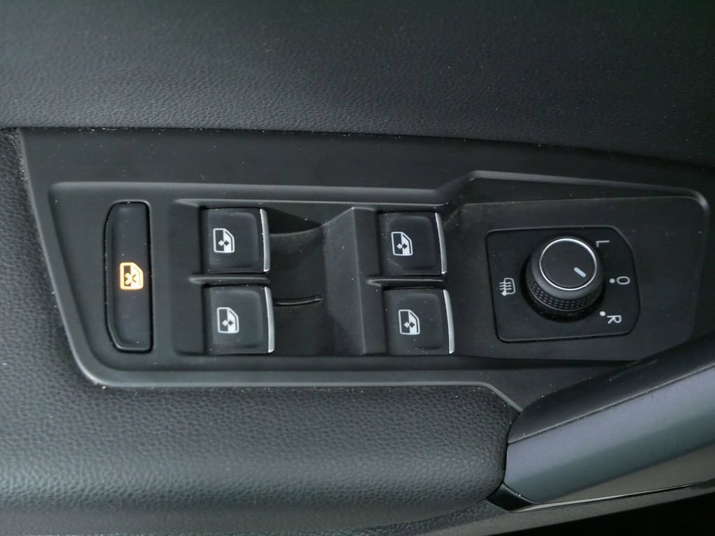 Used 2019 Volkswagen Tiguan SEL AWD/4WD image 21
