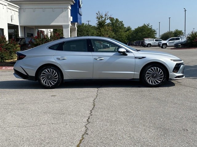 New 2025 Hyundai Sonata Limited image 8