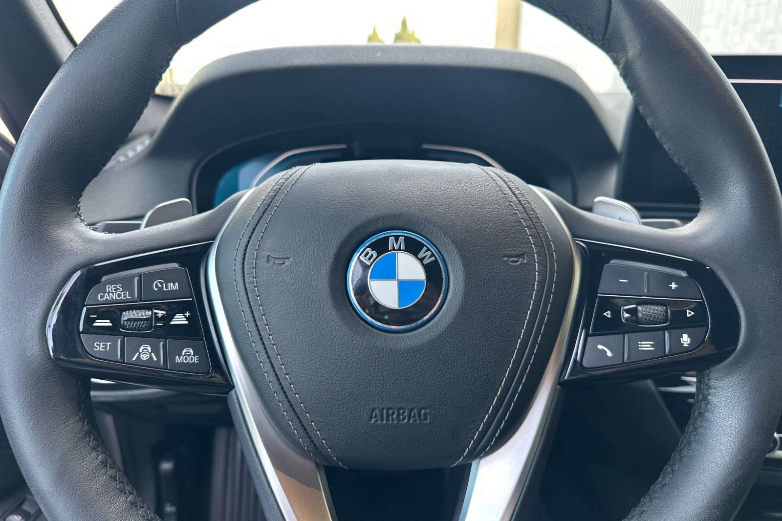 Certified 2023 BMW 530e w/ Premium Package image 29