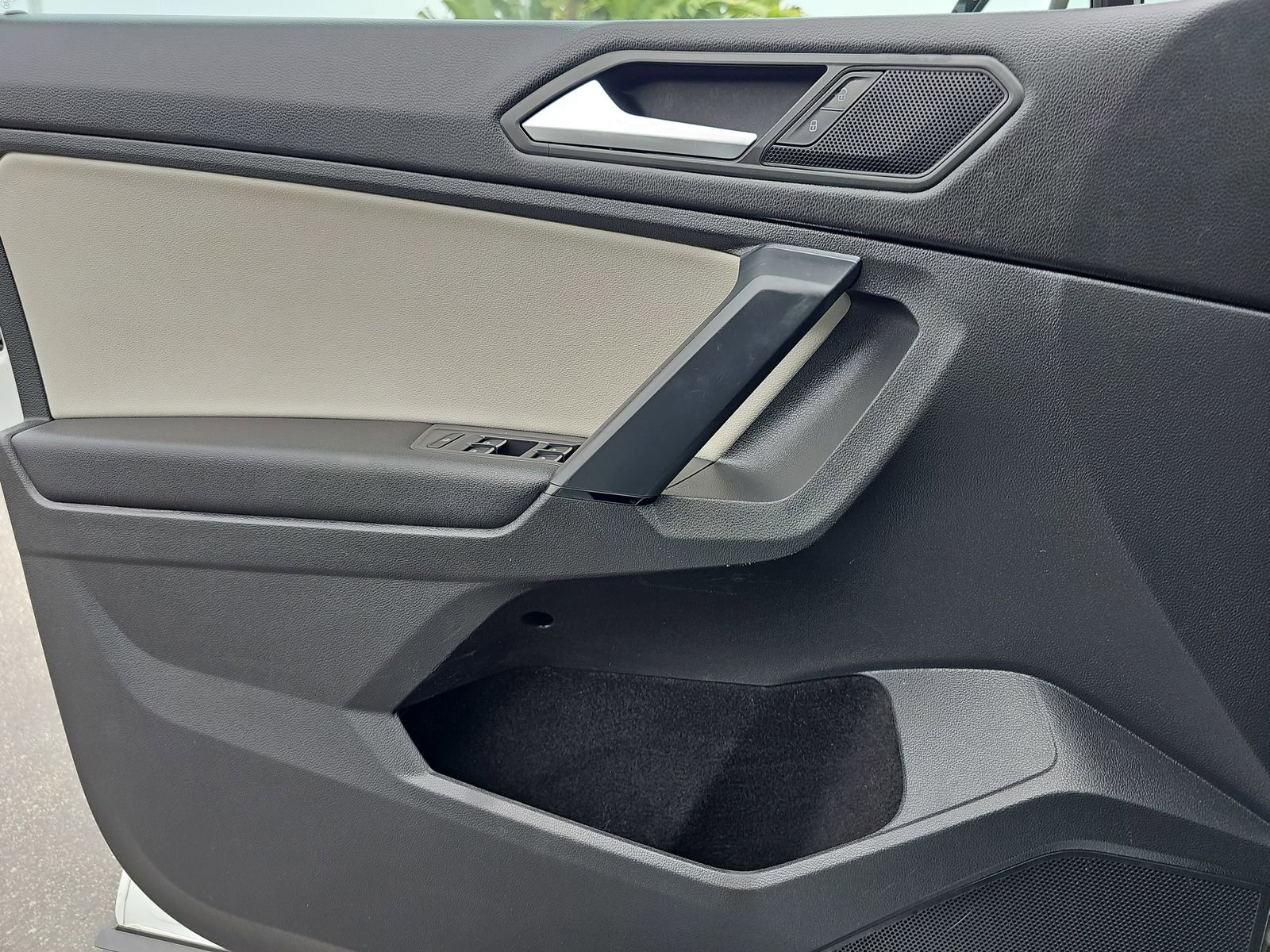 Used 2019 Volkswagen Tiguan SE w/ Panoramic Sunroof Package image 26