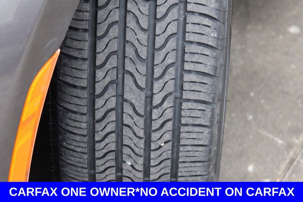 Used 2017 Chrysler Pacifica Touring-L image 14