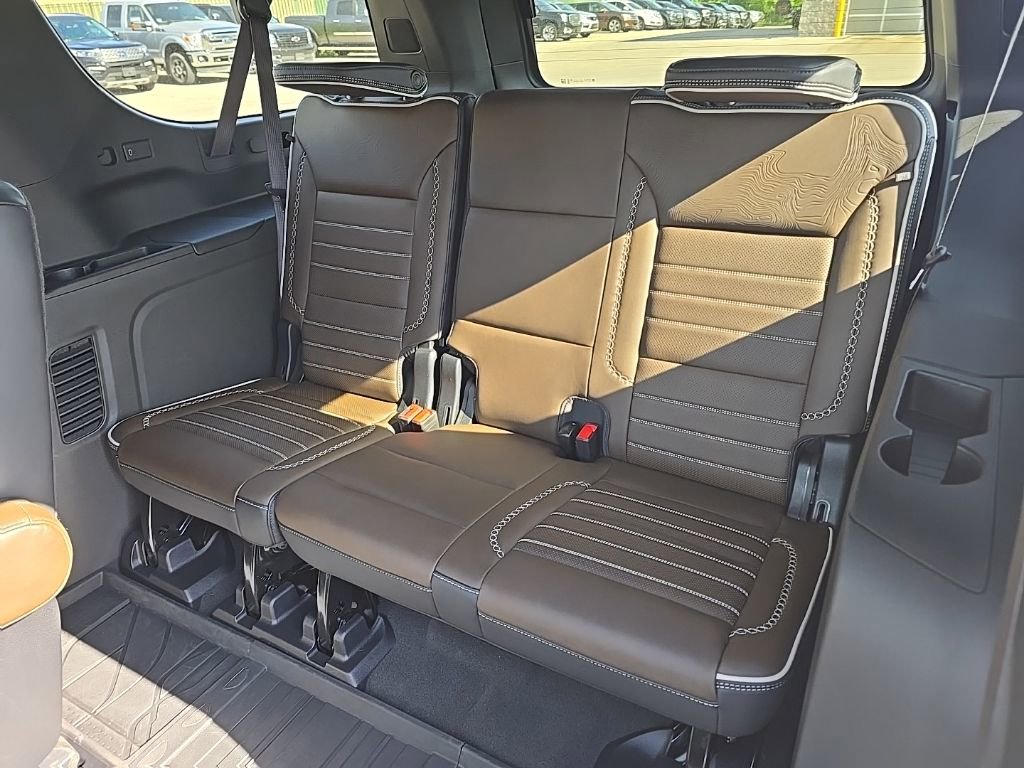 Used 2025 GMC Yukon XL Denali Ultimate AWD/4WD image 23