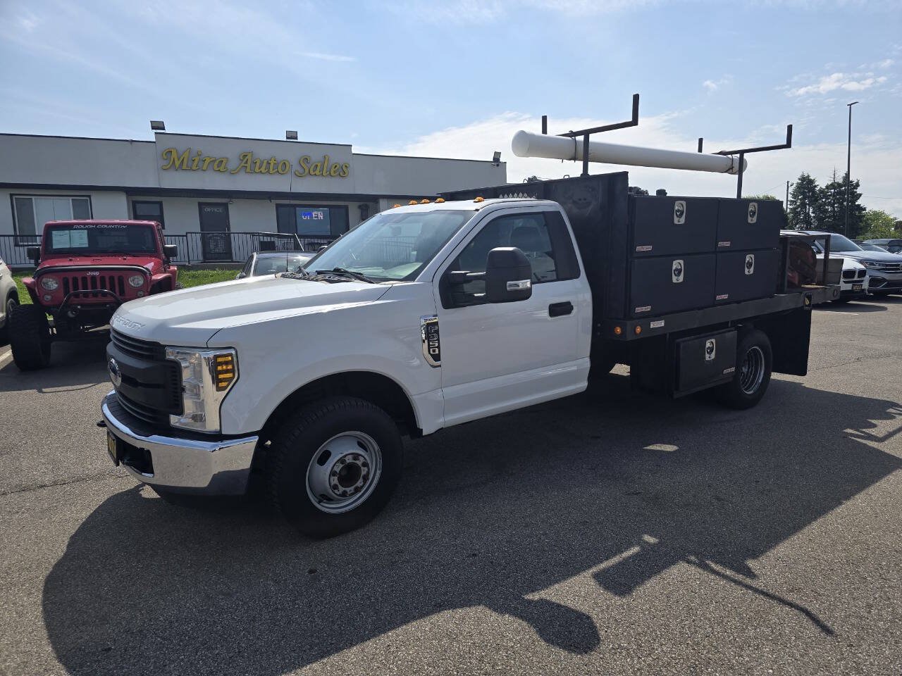 Used 2018 Ford F350 XL w/ Power Equipment Group RWD image 2
