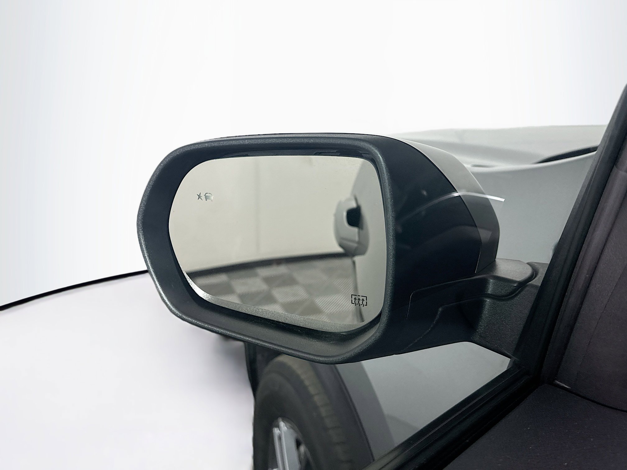 Used 2025 GMC Acadia Elevation image 16