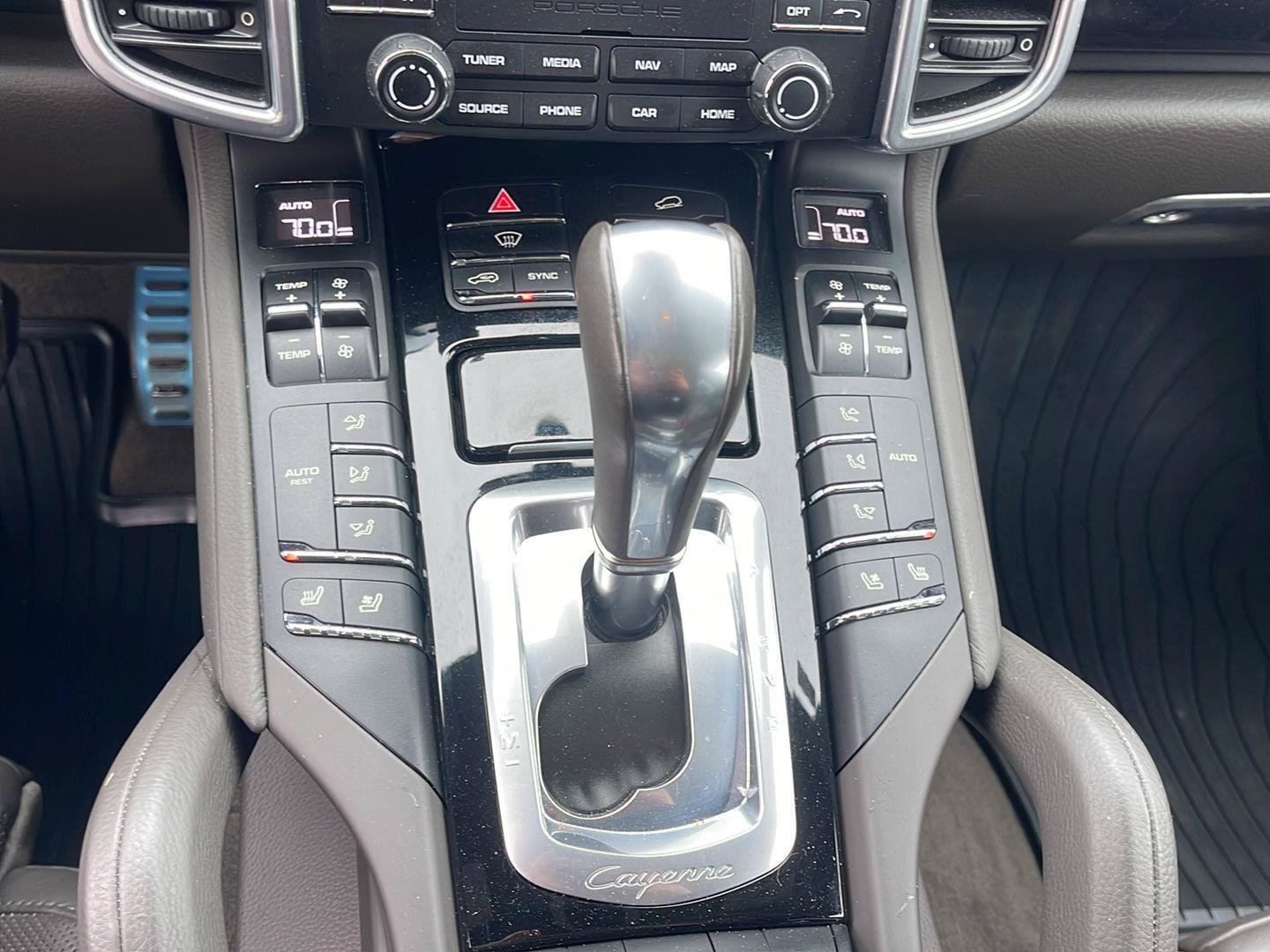 Used 2018 Porsche Cayenne S Platinum AWD/4WD image 28