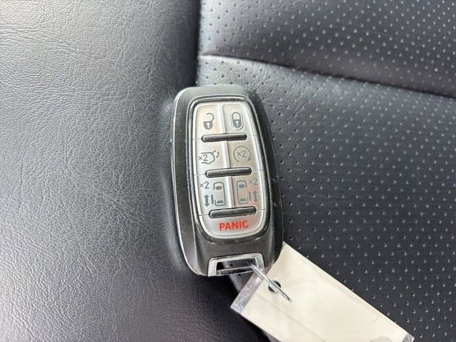 Used 2023 Chrysler Pacifica Touring-L FWD image 48