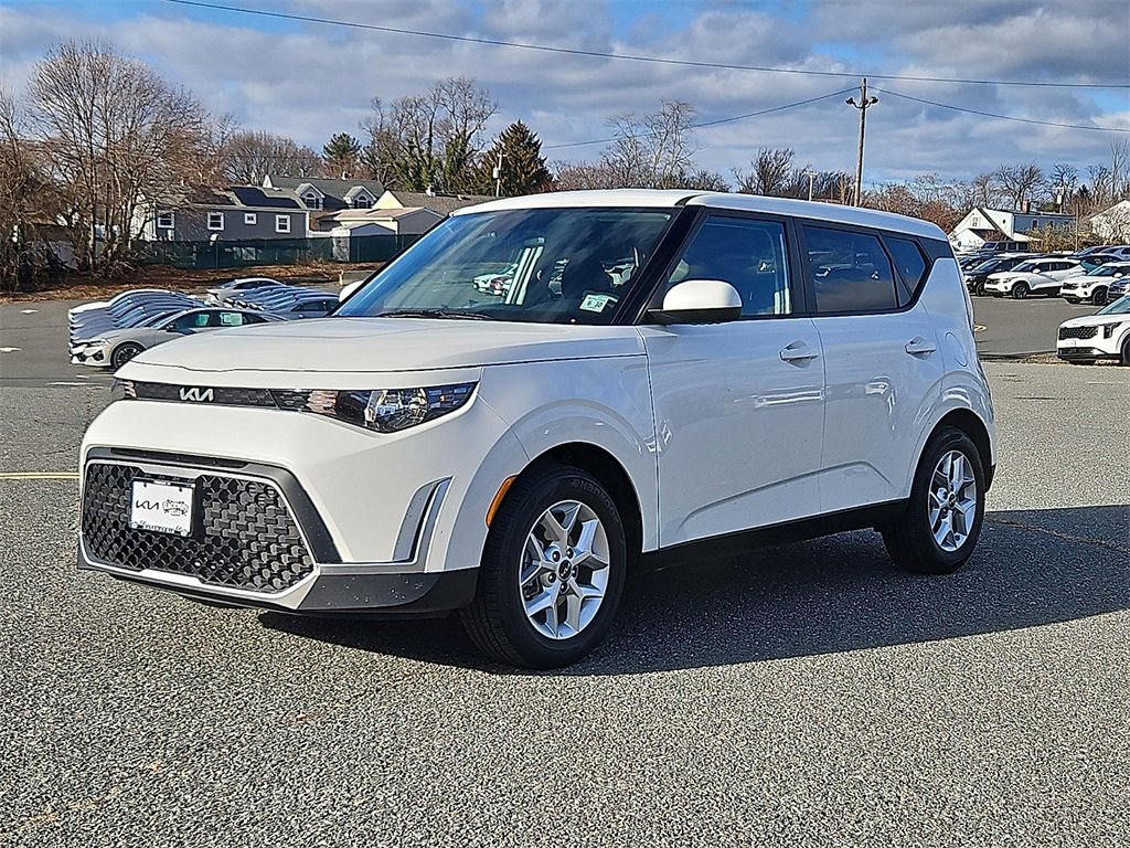 Certified 2025 Kia Soul LX w/ LX Technology Package image 3