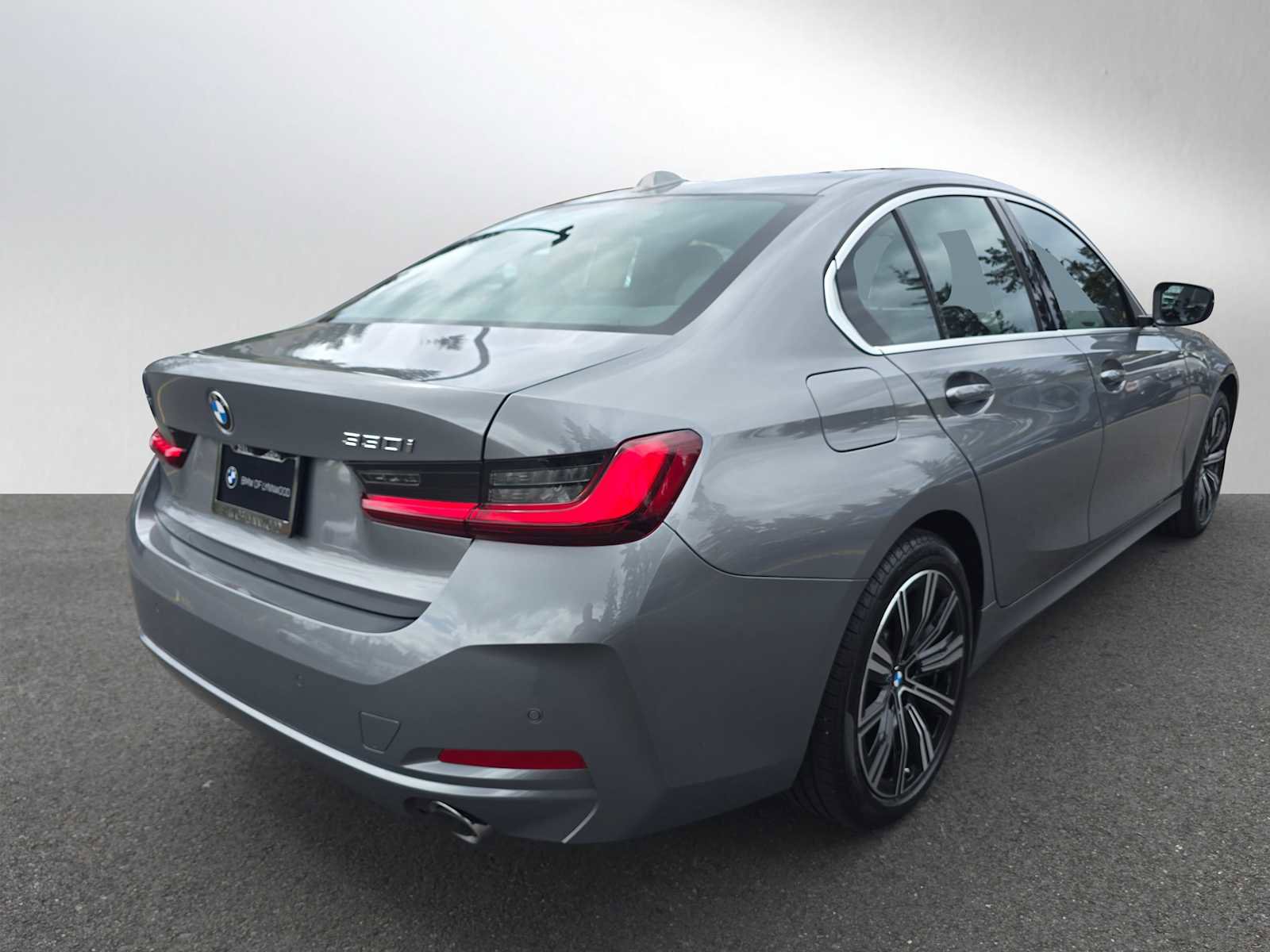 Used 2025 BMW 330i xDrive Sedan AWD/4WD image 3