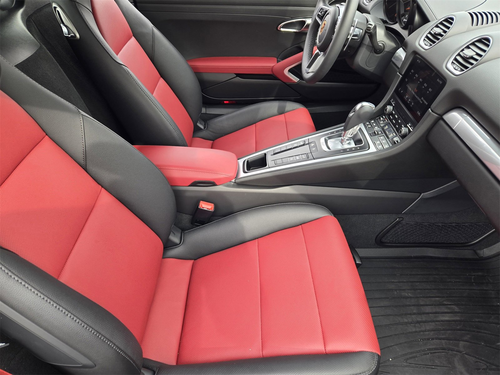 Used 2025 Porsche 718 Cayman image 13