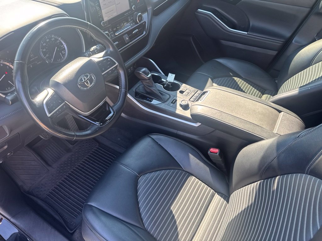 Used 2022 Toyota Highlander XSE AWD/4WD image 6