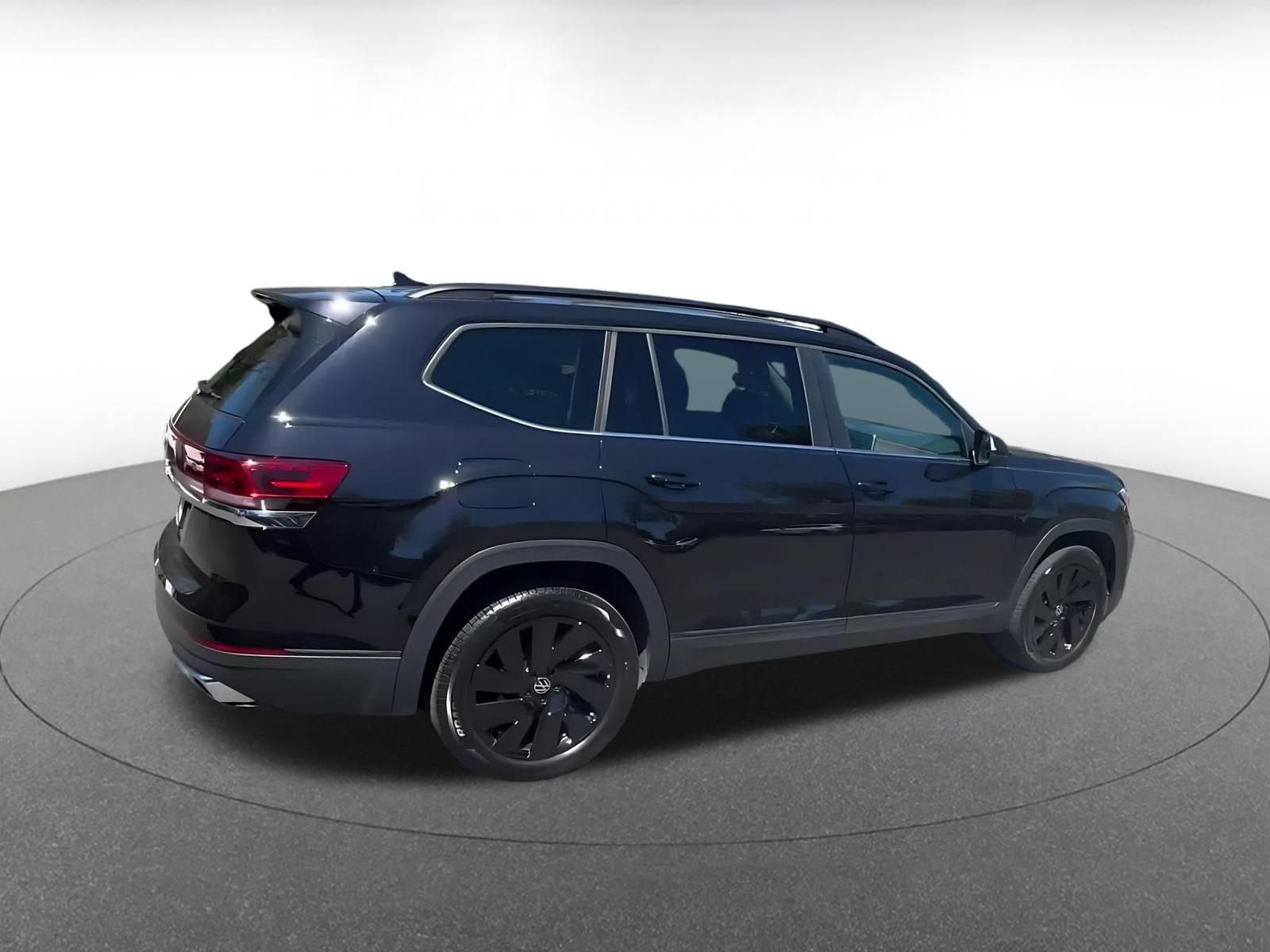 Used 2026 Volkswagen Atlas SE FWD image 13