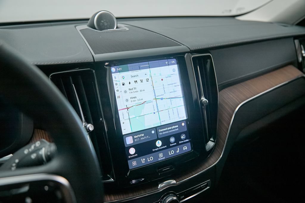 Certified 2023 Volvo XC60 T8 Ultimate w/ Climate Package AWD/4WD image 14