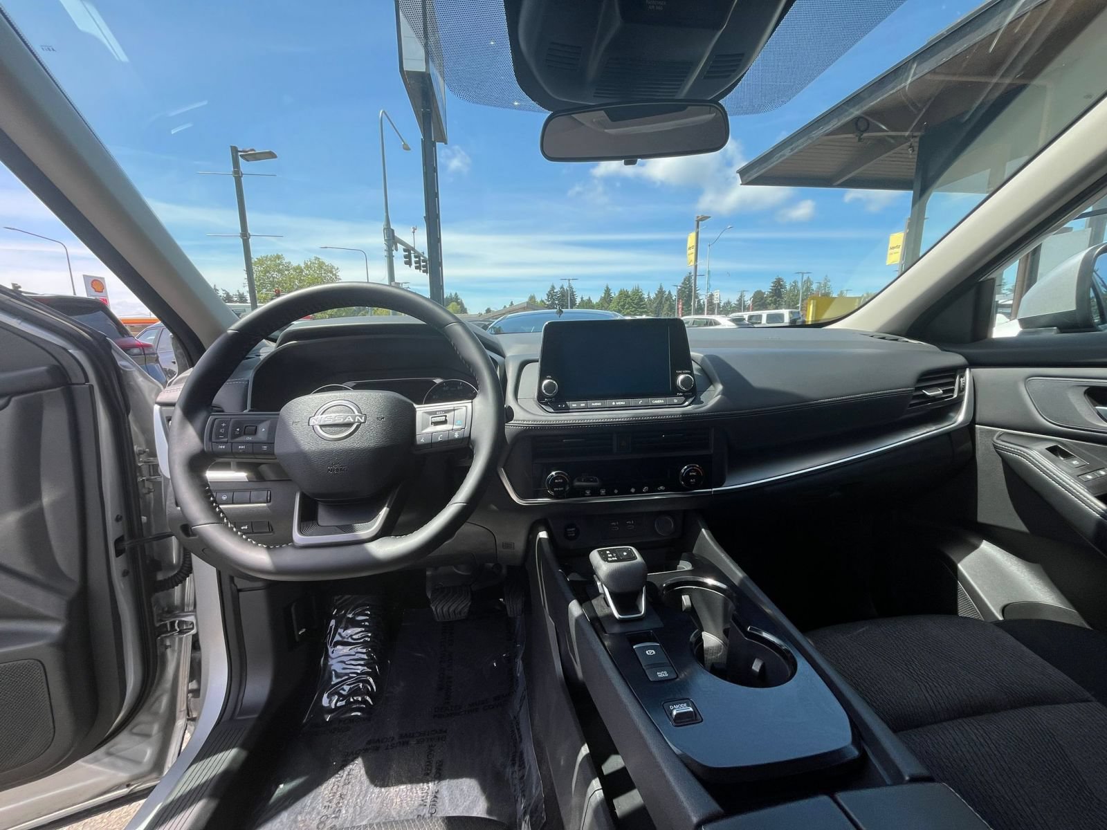 Used 2025 Nissan Rogue SV FWD image 35