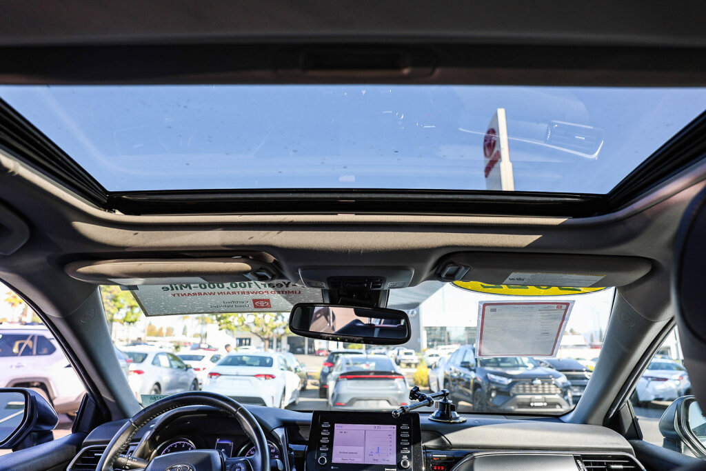 Certified 2022 Toyota Camry SE image 7