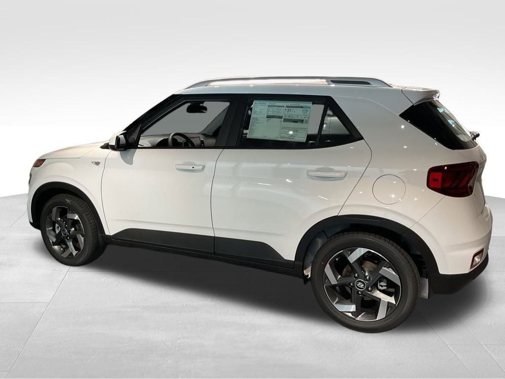 New 2025 Hyundai Venue SEL image 5