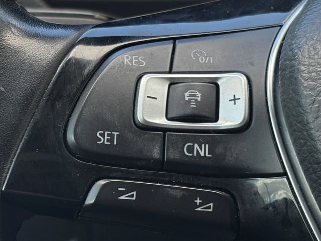 Used 2018 Volkswagen Tiguan SEL FWD image 11