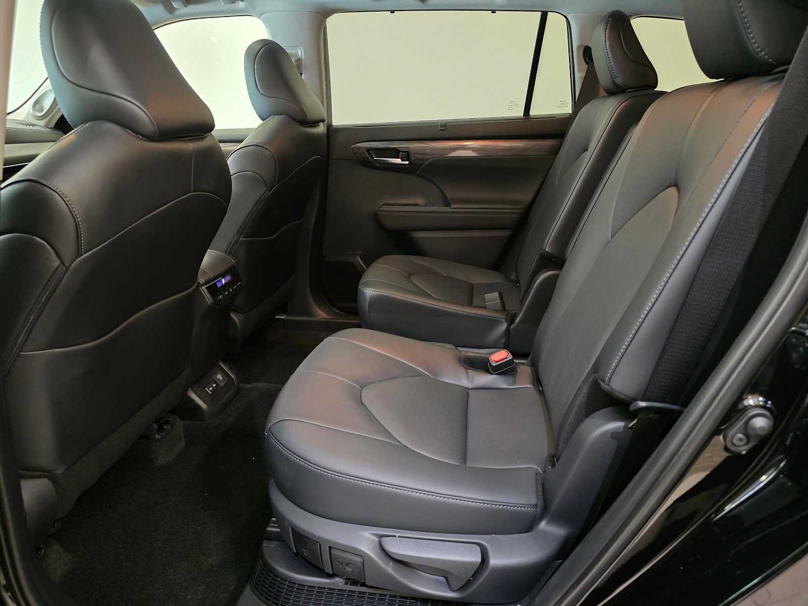 Certified 2026 Toyota Highlander Limited AWD/4WD image 23