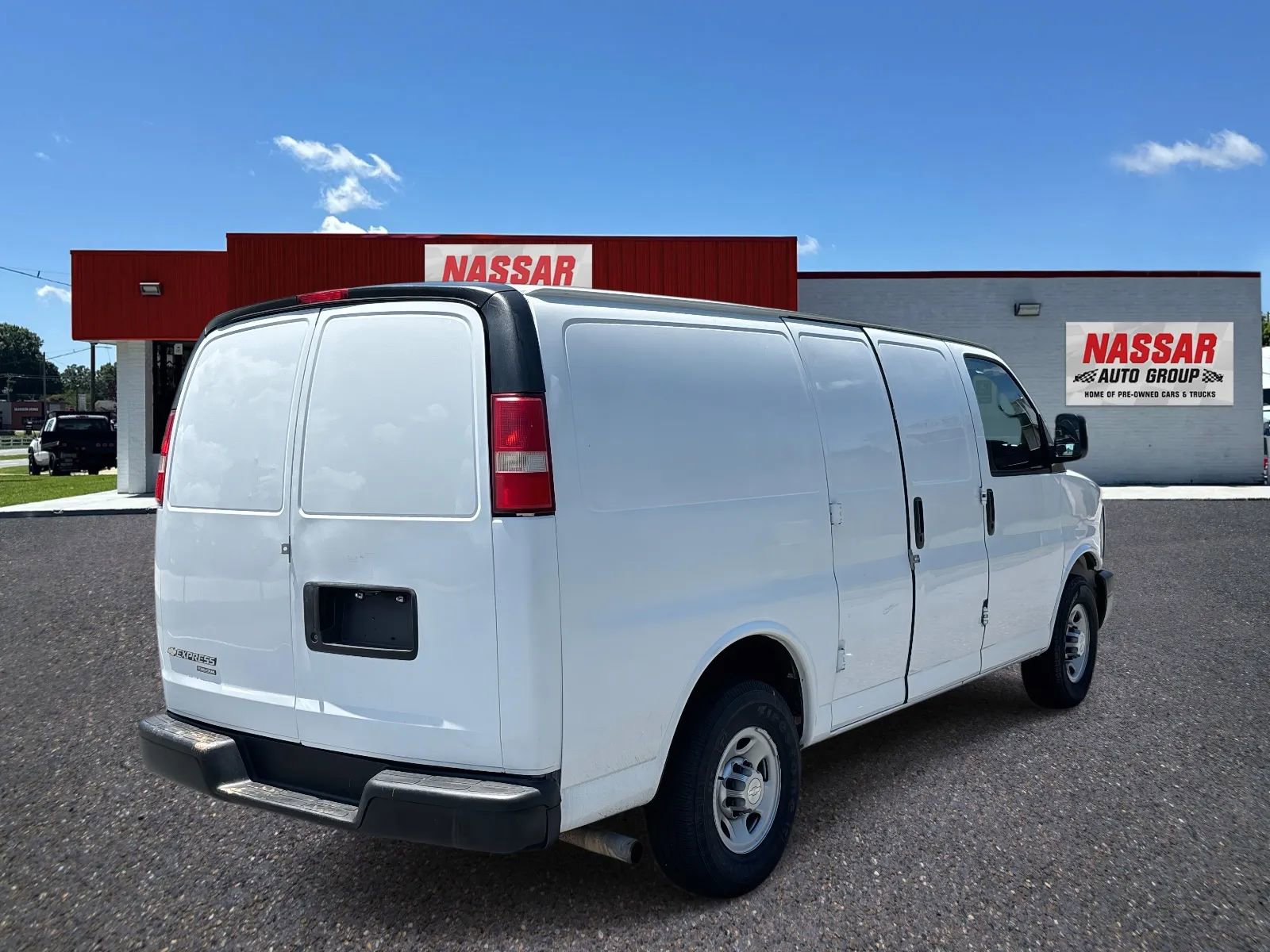 Used 2015 Chevrolet Express 2500 image 4