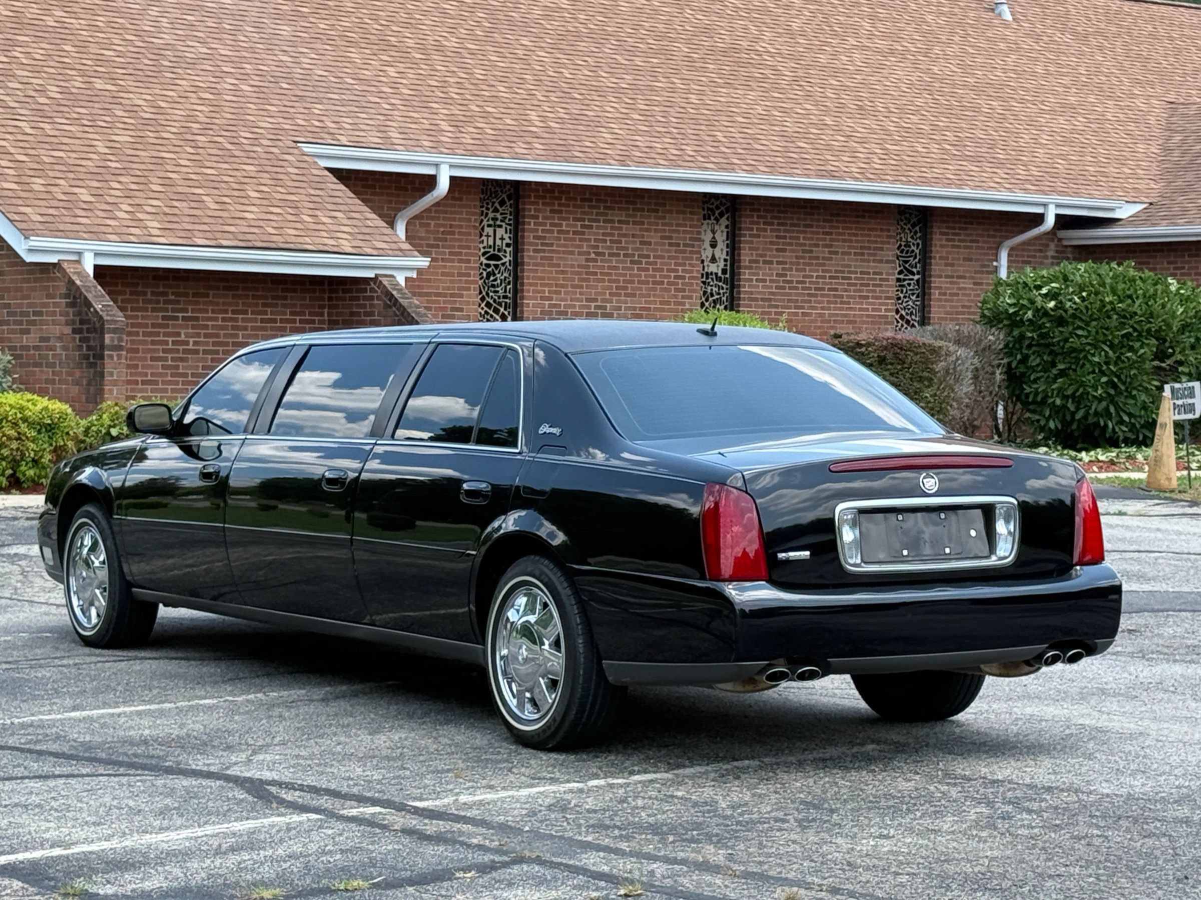 Used 2005 Cadillac De Ville Limousine FWD image 5