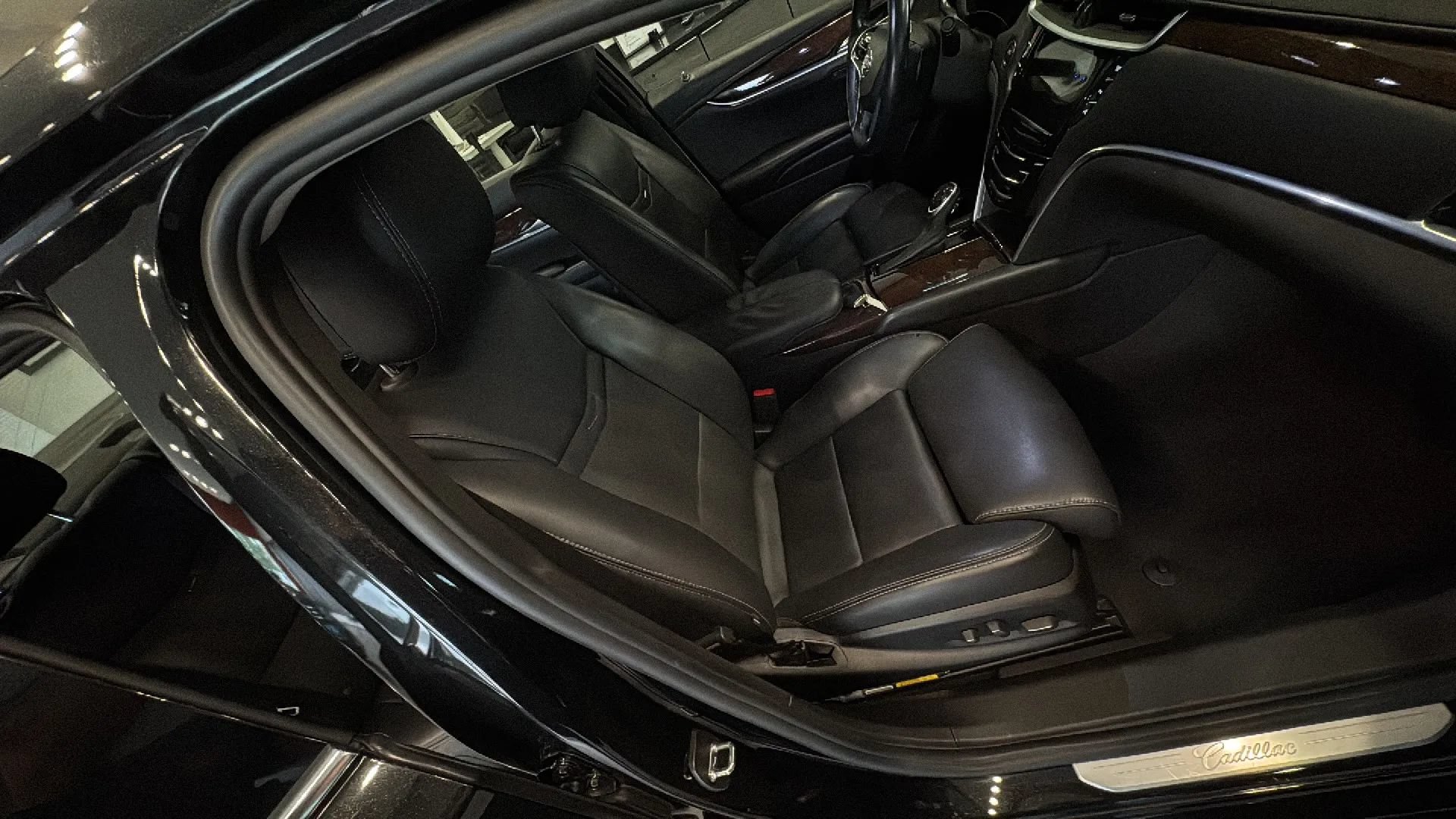 Used 2014 Cadillac XTS Luxury w/ Driver Awareness Package FWD image 17