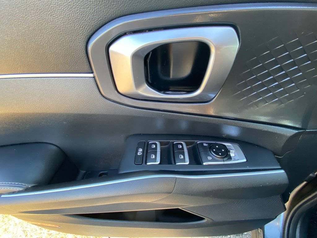 Certified 2023 Kia Sorento LX FWD image 11