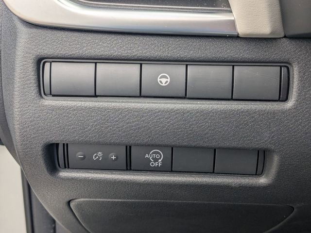 Used 2023 Nissan Rogue SV FWD image 16