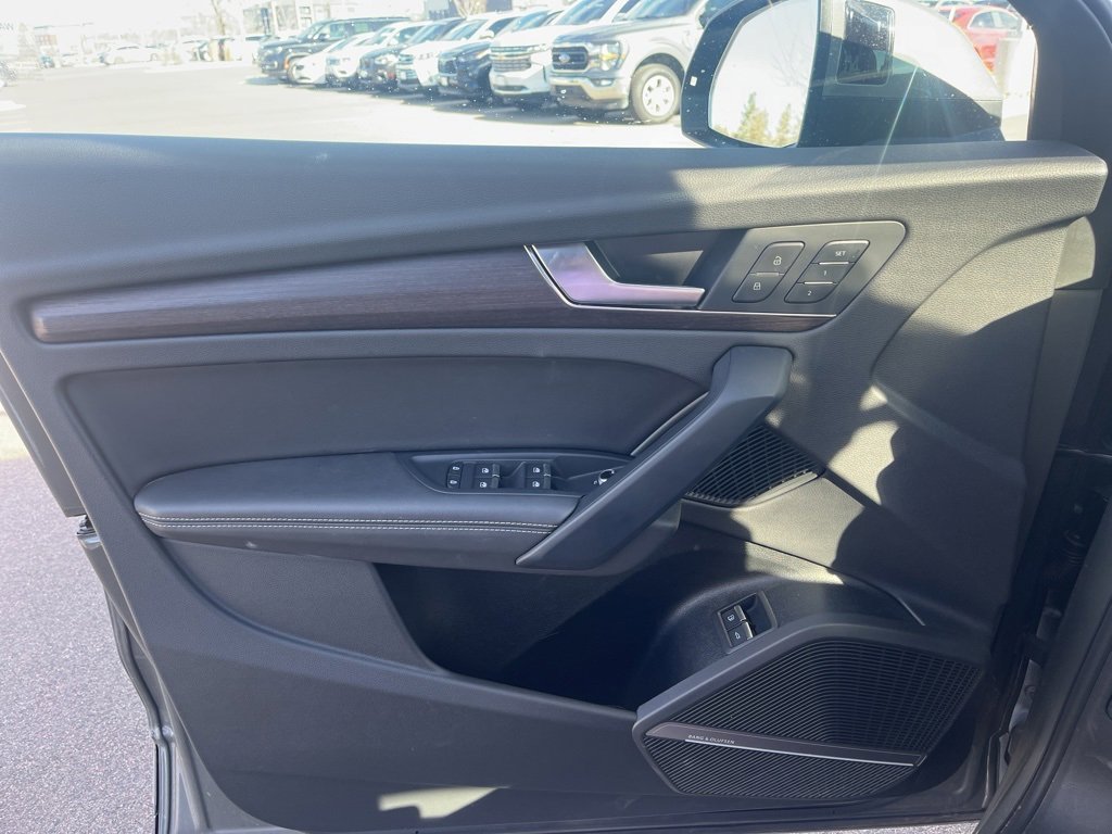 Used 2023 Audi Q5 e Premium Plus w/ Premium Plus Package image 11