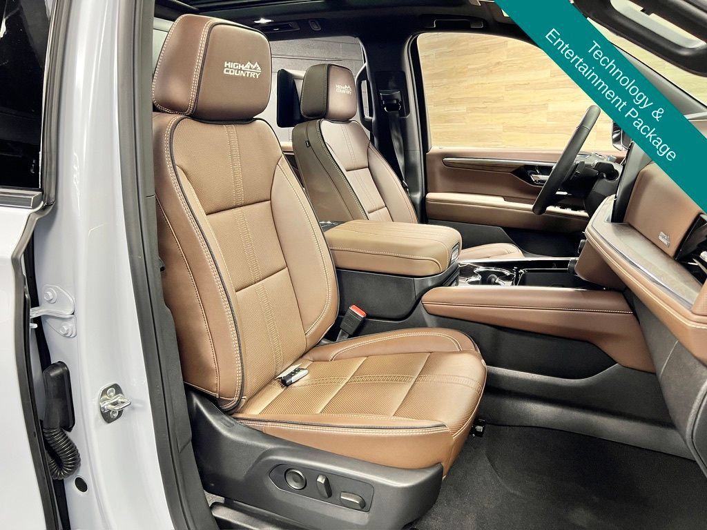 Used 2026 Chevrolet Suburban High Country AWD/4WD image 8