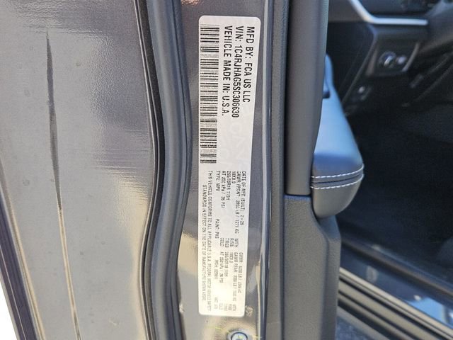 Used 2025 Jeep Grand Cherokee Laredo X image 16