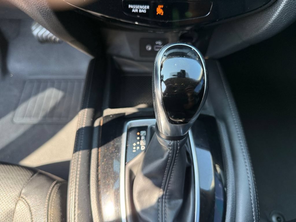 Used 2018 Nissan Rogue SL w/ Premium Package FWD image 34