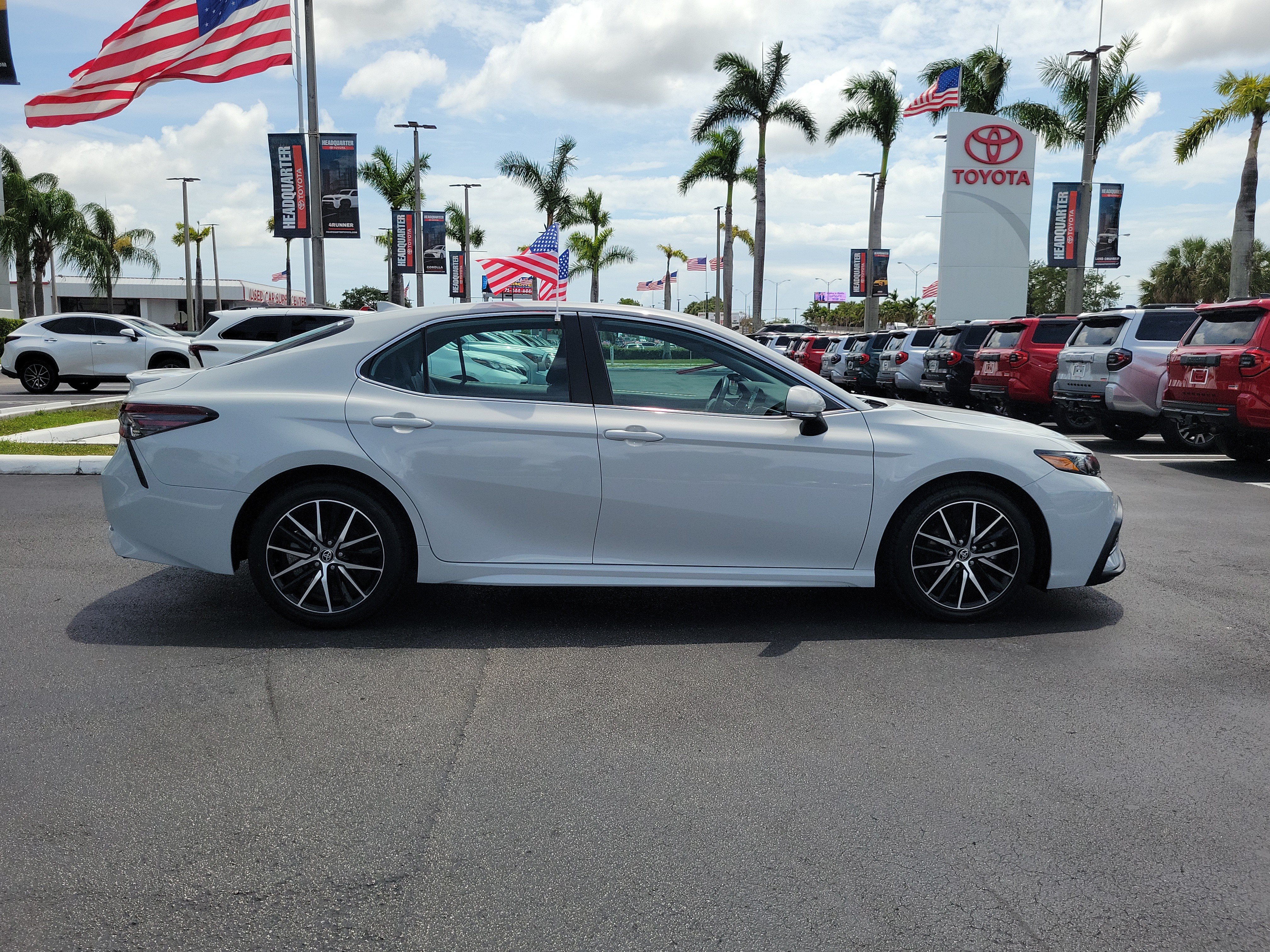 Used 2023 Toyota Camry SE FWD image 14