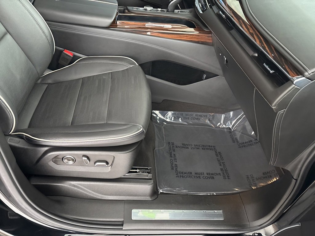 Used 2024 Cadillac Escalade ESV Premium Luxury image 46