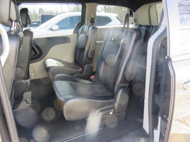 Used 2019 Dodge Grand Caravan SXT image 21