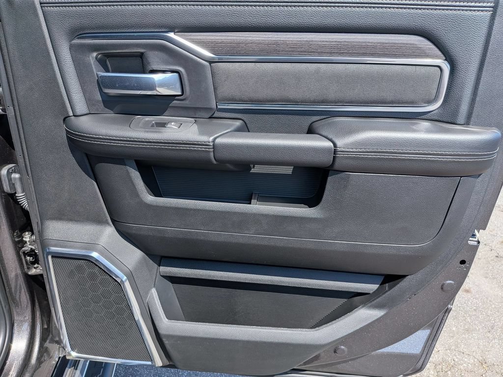 New 2026 RAM 2500 Laramie w/ Sport Appearance Package AWD/4WD image 27