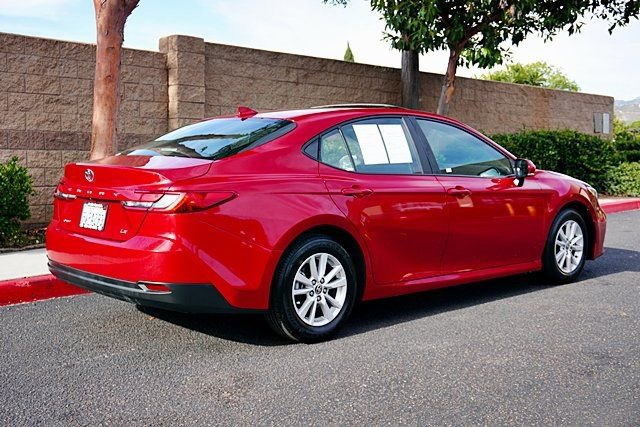 Used 2025 Toyota Camry LE w/ Convenience Package FWD image 8