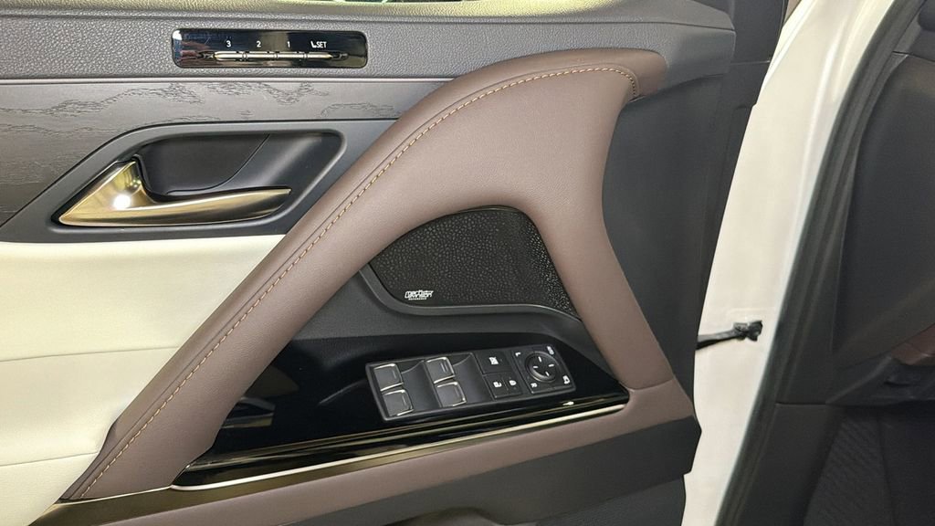 Certified 2024 Lexus LX 600 4WD w/ Appearance Package image 31