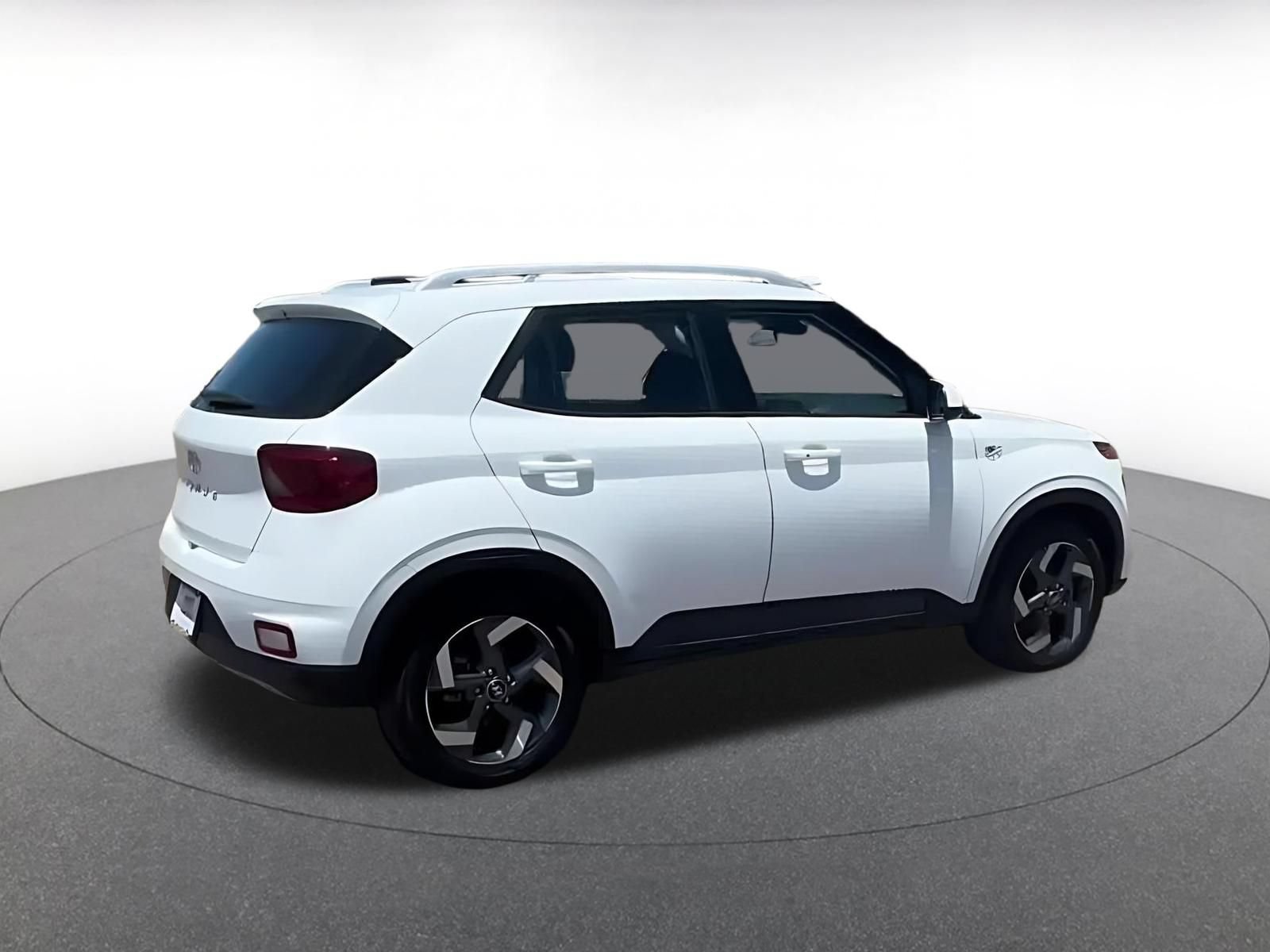 Used 2026 Hyundai Venue SEL FWD image 14