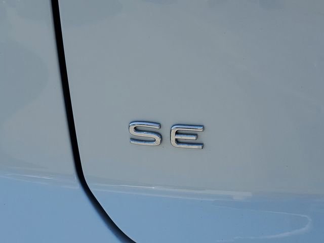 Certified 2025 Volkswagen Atlas Cross Sport SE image 8