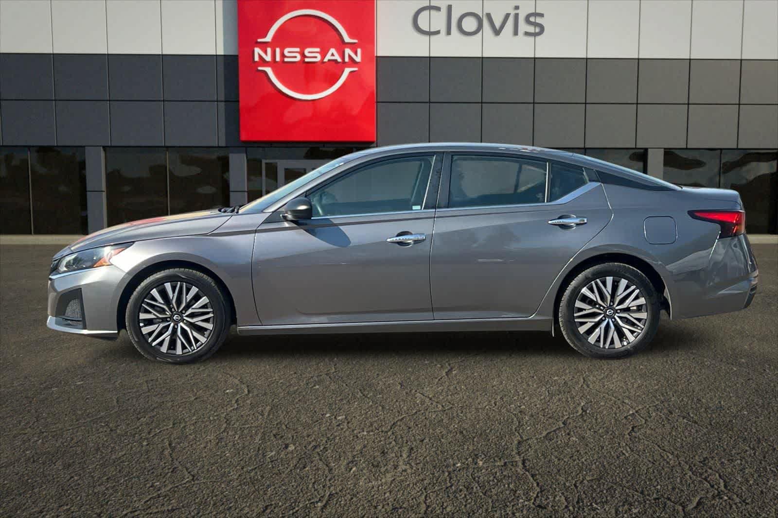 Used 2024 Nissan Altima 2.5 SV FWD image 6
