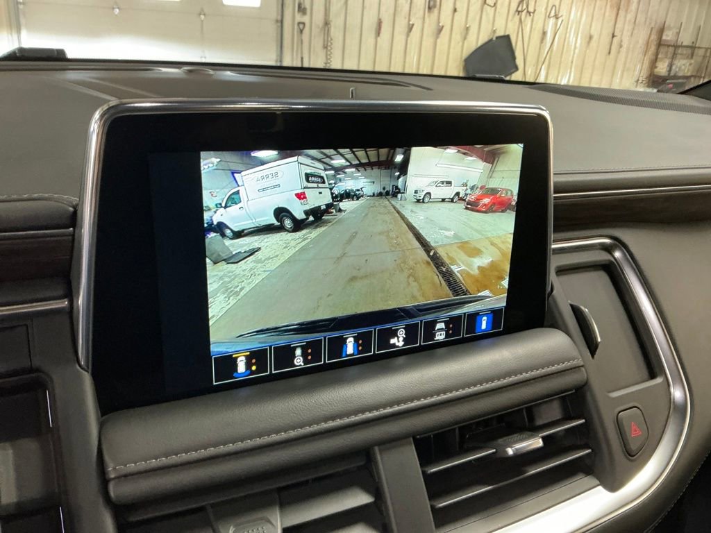 Used 2022 Chevrolet Suburban Z71 w/ Z71 Off-Road Package AWD/4WD image 23