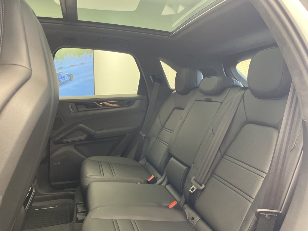 New 2026 Porsche Cayenne GTS image 18