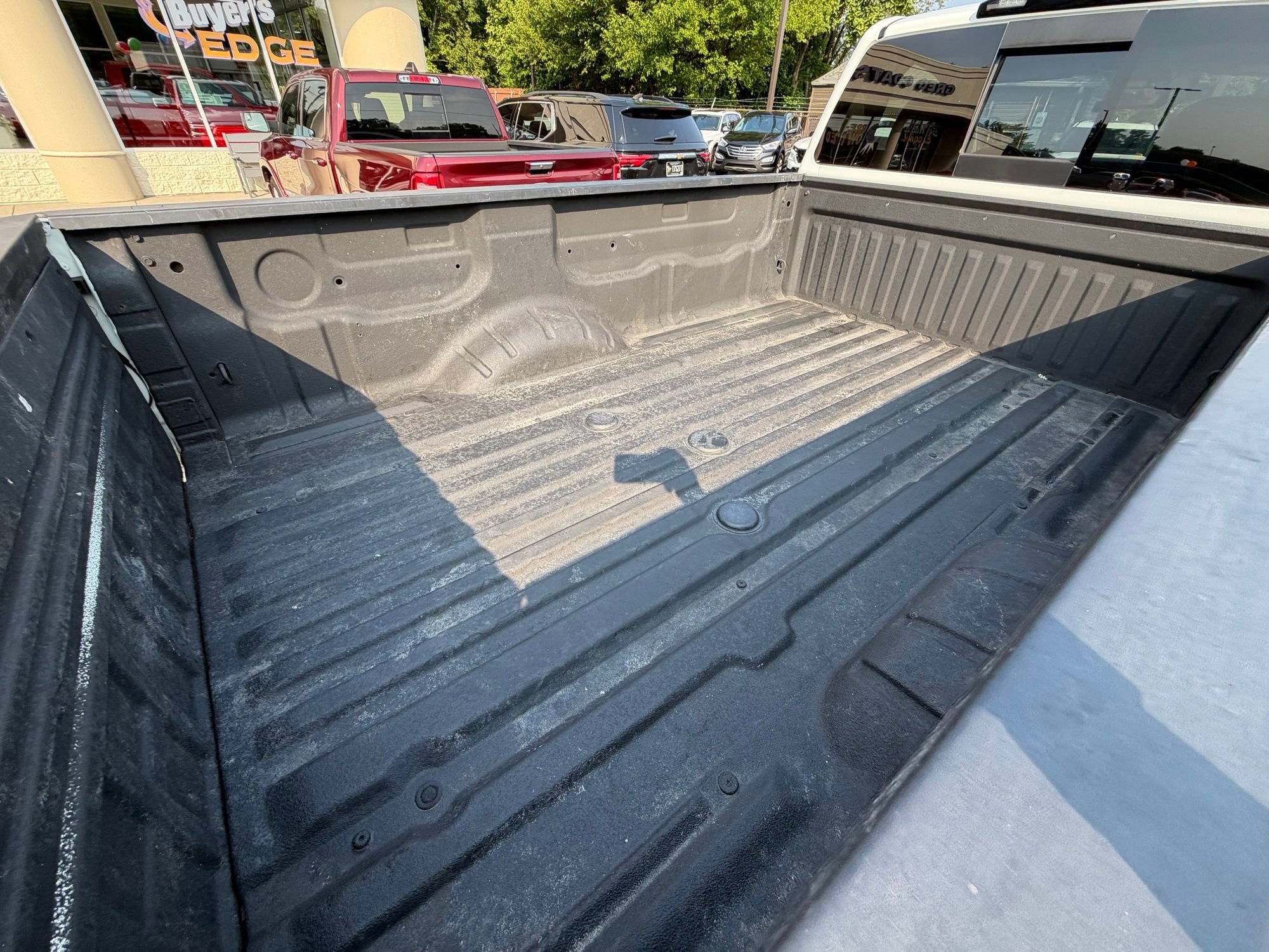 Used 2017 Nissan Titan SV AWD/4WD image 12