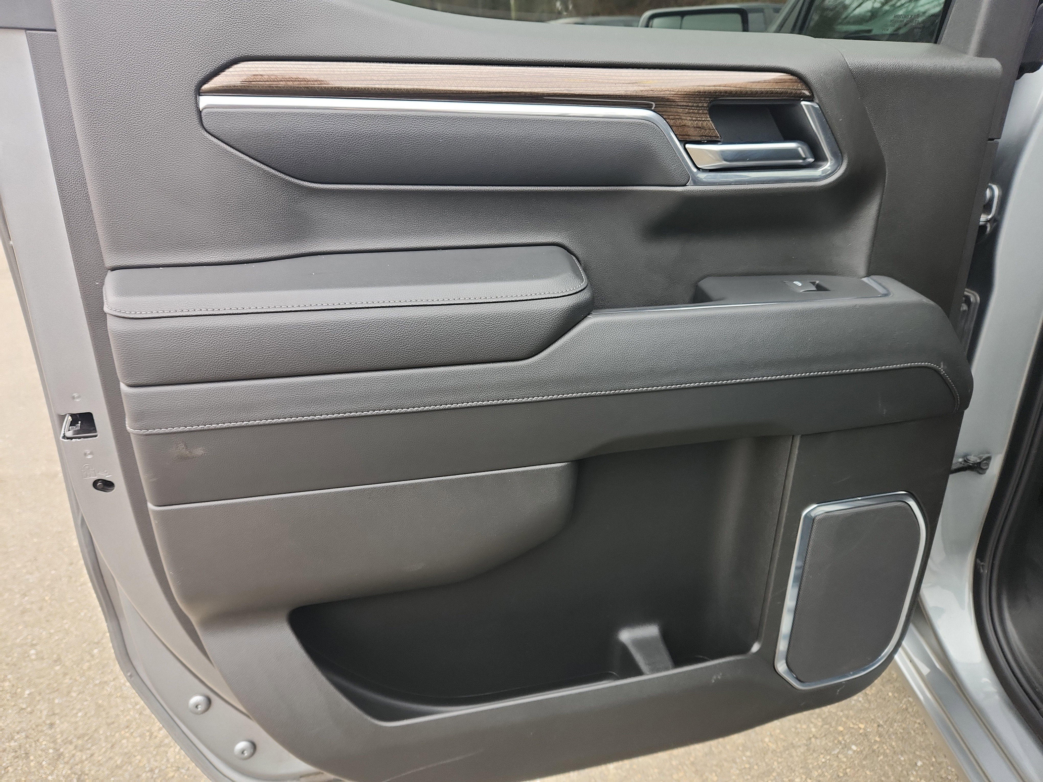 Used 2025 Chevrolet Silverado 1500 LT image 37