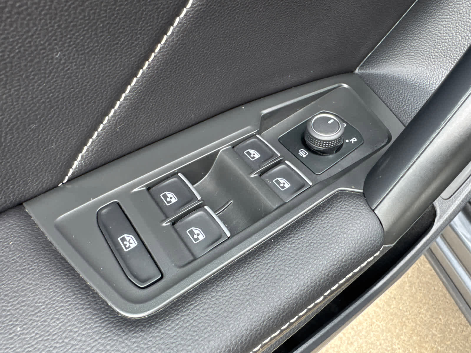 Certified 2024 Volkswagen Tiguan SE image 23