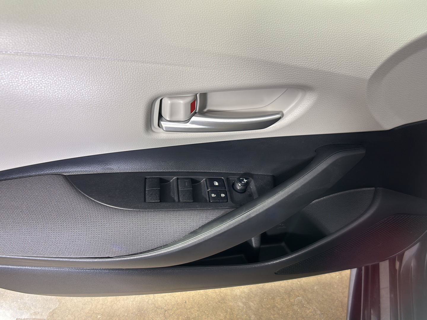 Used 2020 Toyota Corolla LE w/ LE Convenience Package FWD image 27