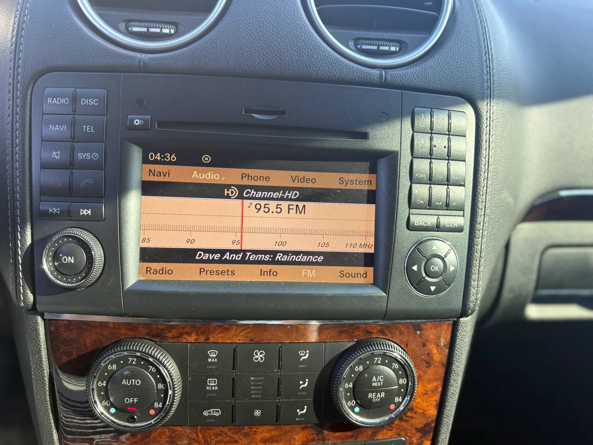 Used 2012 Mercedes-Benz GL 450 4MATIC image 32