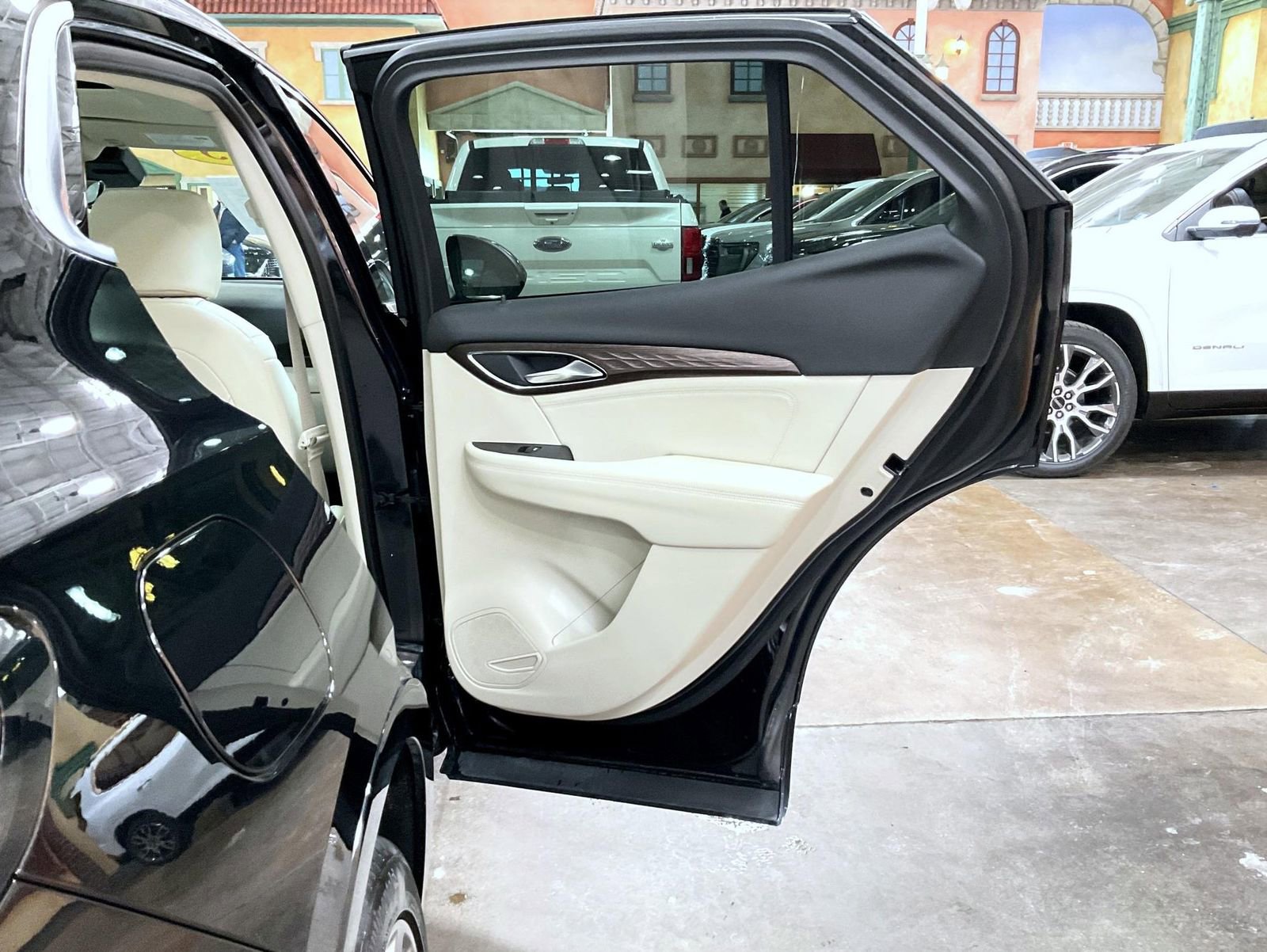 Used 2023 Buick Envision Avenir image 17