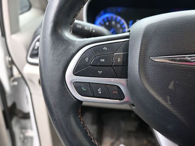 Used 2017 Chrysler Pacifica Touring-L w/ Tire & Wheel Group image 19